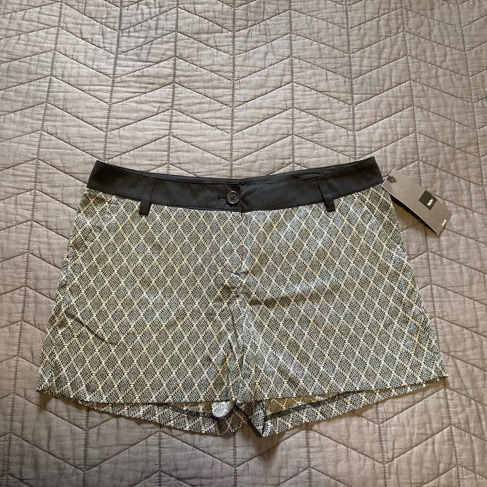 Mossimo Shorts, Size 10, Ebony Print